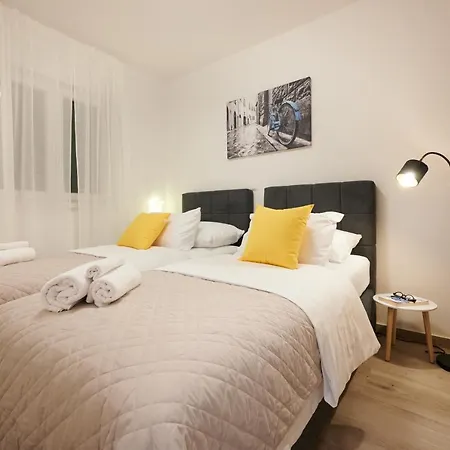 Zen - Private Pool Apartman