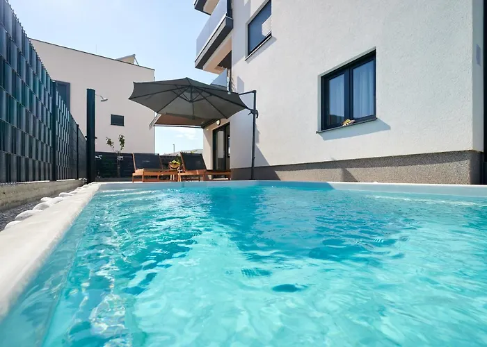 Zen - Private Pool Апартаменти Трогір